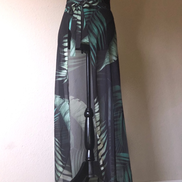 Skirt Cover - Picture 4 of 5